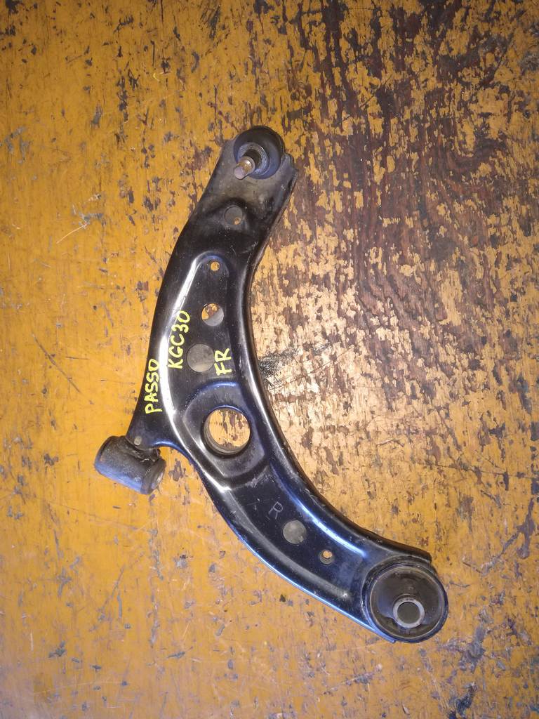 рычаг Toyota Passo 0