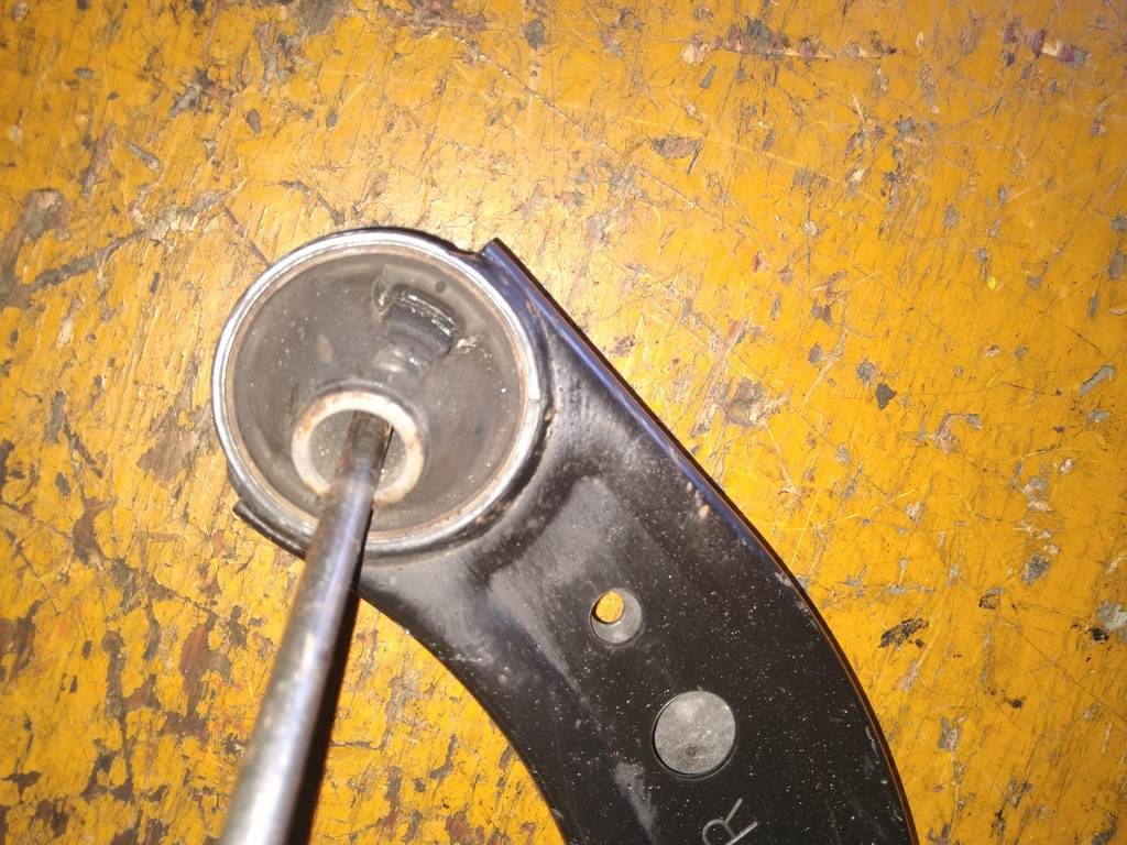 PASSO KGC30 РЫЧАГ ПЕРЕДНИЙ ПРАВЫЙ Toyota Passo 1