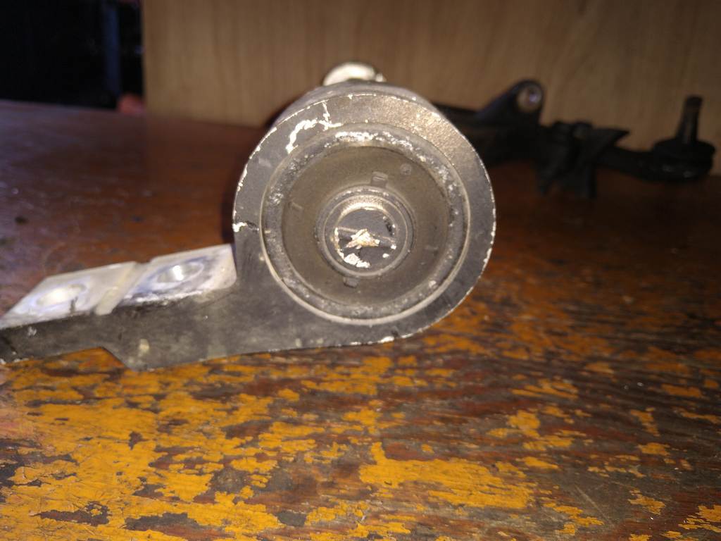 X-TRAIL NT30 РЫЧАГ ПЕРЕДНИЙ ПРАВЫЙ Nissan X-Trail 1