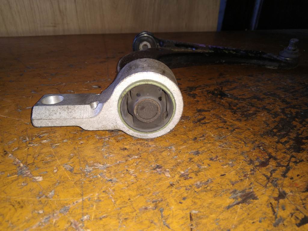 DEMIO DY3W РЫЧАГ ПЕРЕДНИЙ ПРАВЫЙ 2 Mazda Demio 1