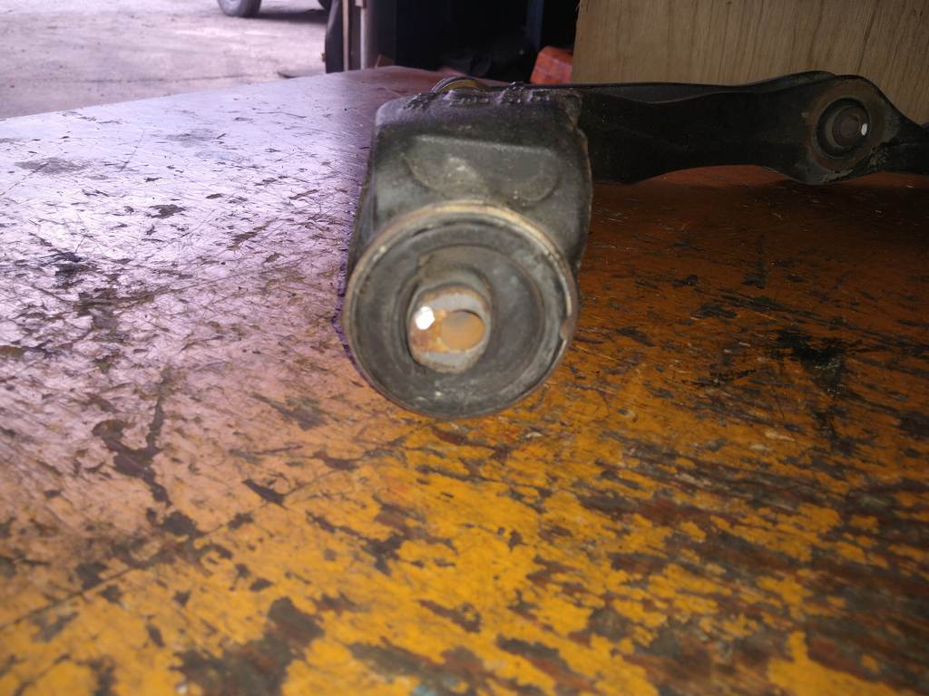 TOUAREG 7L7 РЫЧАГ ПЕРЕДНИЙ ПРАВЫЙ Volkswagen Touareg 1