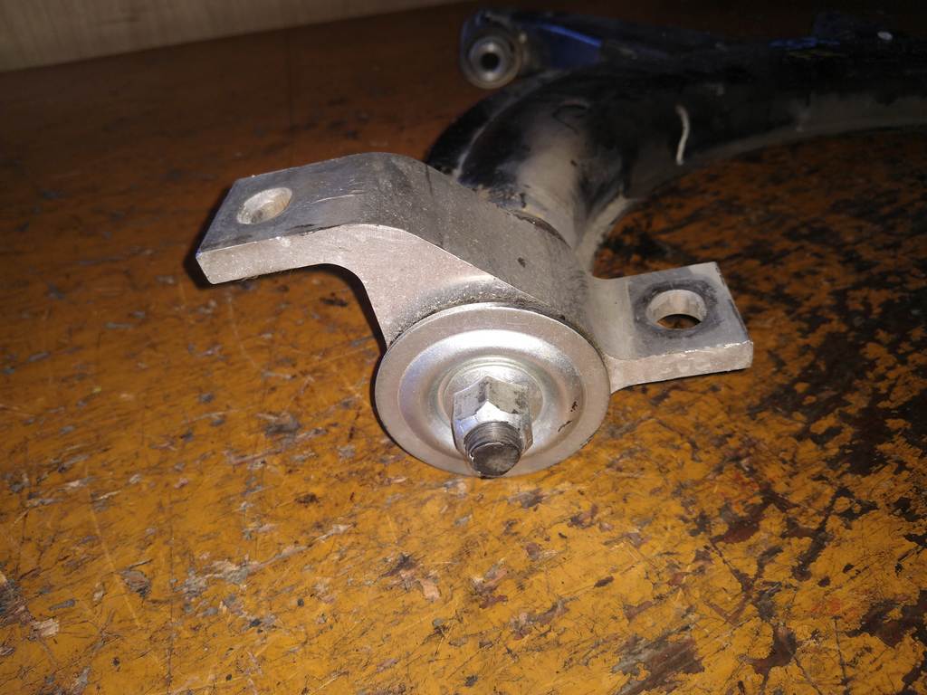 FORESTER SG5 РЫЧАГ ПЕРЕДНИЙ ПРАВЫЙ, с шаровой Subaru Forester 1