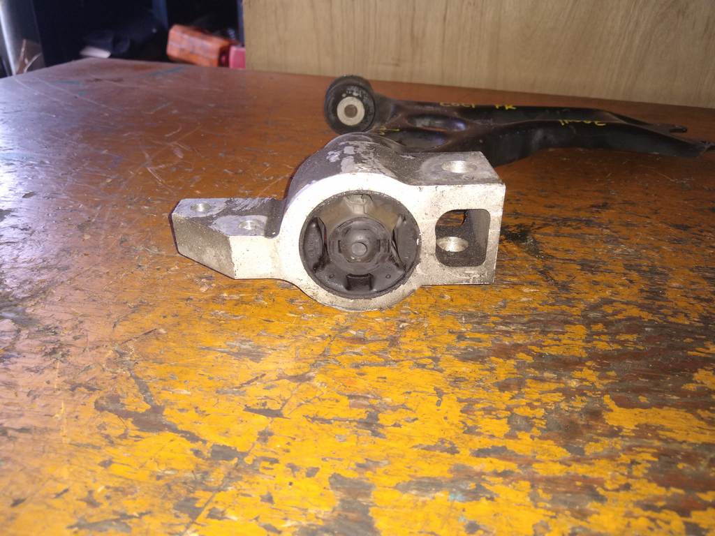 GOLF 1KCBZ РЫЧАГ ПЕРЕДНИЙ ПРАВЫЙ Volkswagen Golf 1