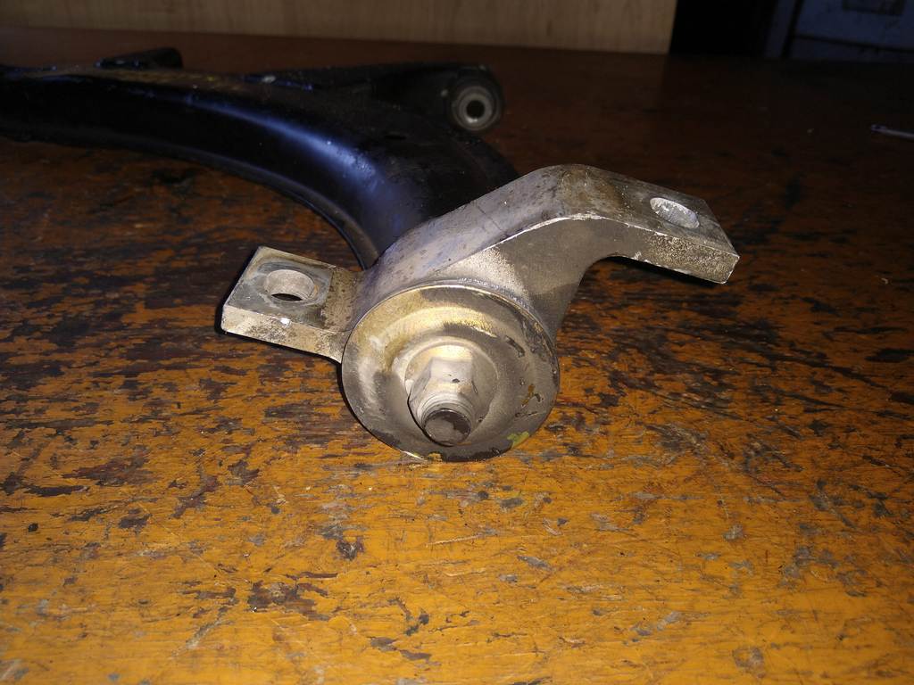 FORESTER SG5 РЫЧАГ ПЕРЕДНИЙ ЛЕВЫЙ, с шаровой Subaru Forester 1