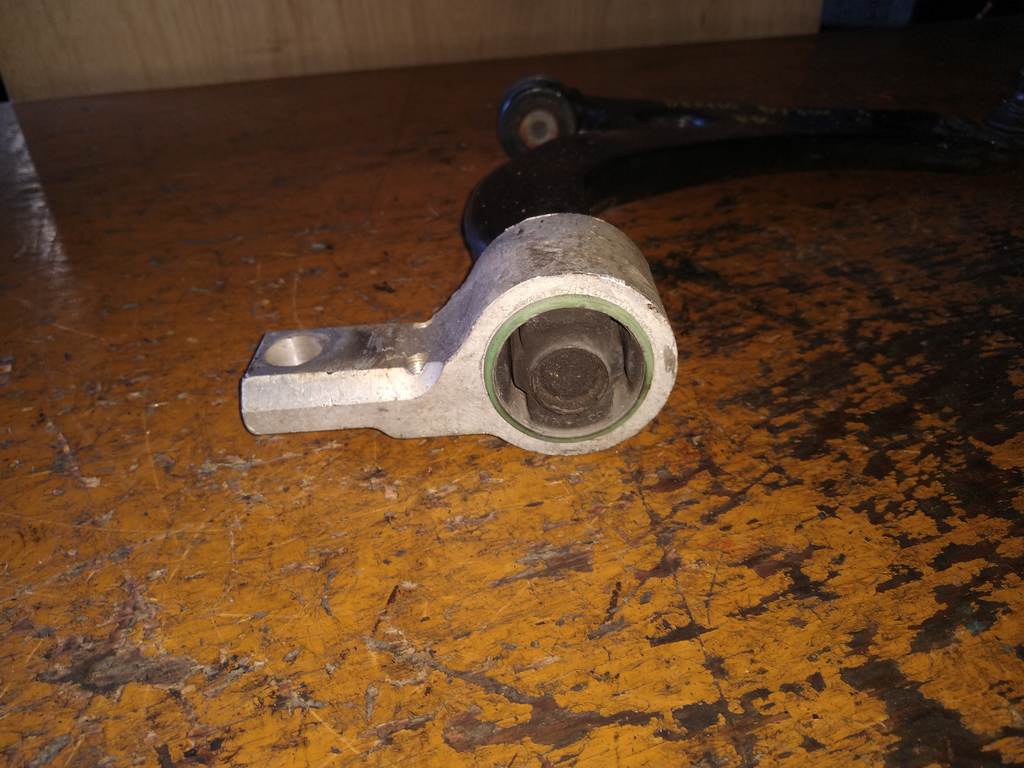 DEMIO DY3W РЫЧАГ ПЕРЕДНИЙ ПРАВЫЙ 1 Mazda Demio 1