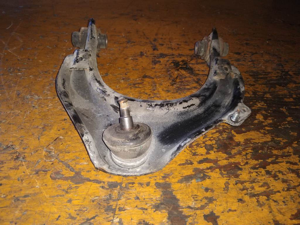 ELYSION RR1 РЫЧАГ ПЕРЕДНИЙ ЛЕВЫЙ ВЕРХ Honda Elysion 1