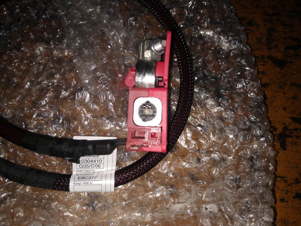 BMW X7 G07 КЛЕММА ПЛЮСОВАЯ С ПАТРОНОМ BMW X7 1