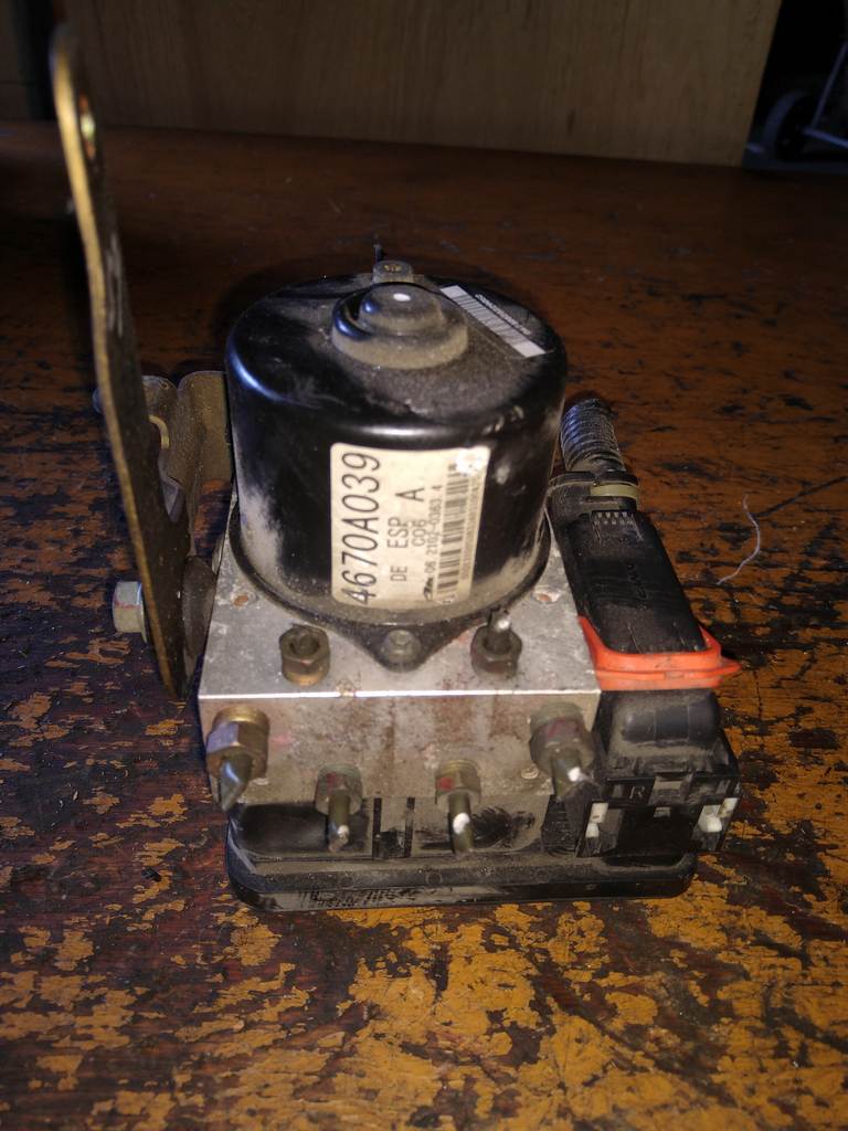 OUTLANDER CW5W БЛОК ABS 4670A039 Mitsubishi Outlander 1