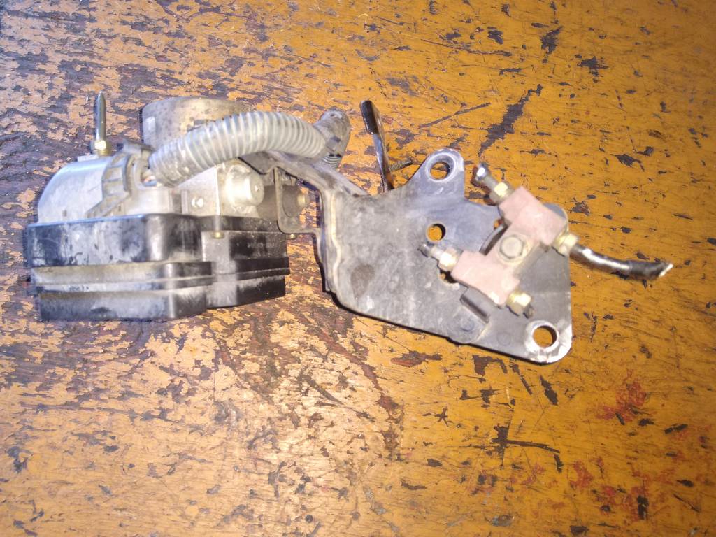 блок abs Nissan Presage 3