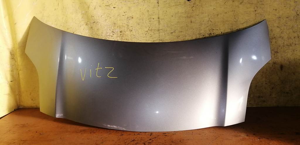 капот Toyota Vitz 0