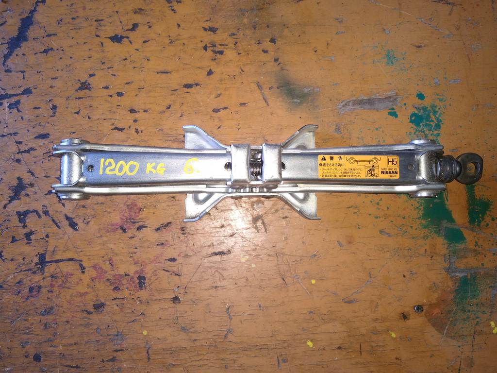 домкрат Nissan  0
