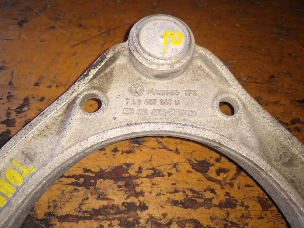 TOUAREG 7L7 РЫЧАГ ПЕРЕДНИЙ ВЕРХ. 7L0 407 047 B Volkswagen Touareg 1