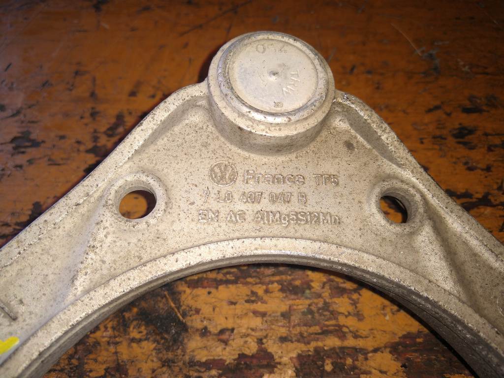 TOUAREG 7L7 РЫЧАГ ПЕРЕДНИЙ ВЕРХ. 7L0 407 047 B Volkswagen Touareg 1