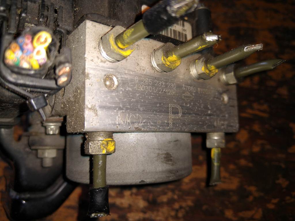 NOTE E11 БЛОК ABS 47660-8Y2A Nissan Note 1