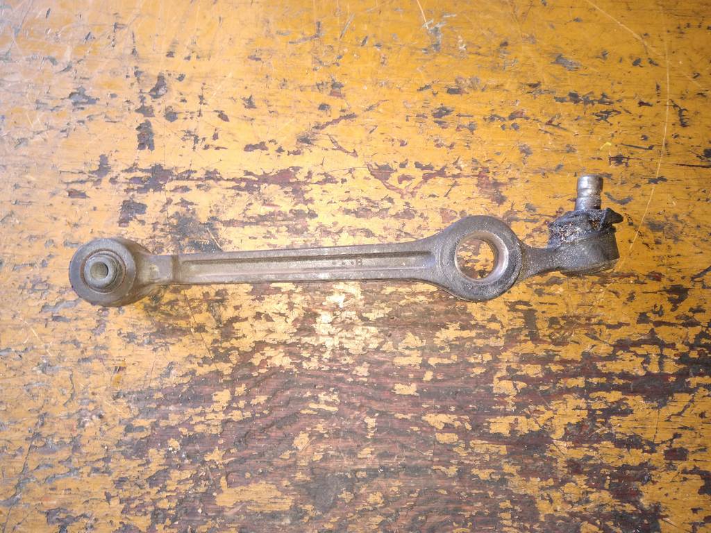 DEMIO DW3W РЫЧАГ ПЕРЕДНИЙ ПРАВЫЙ порван пыльник Mazda Demio 1