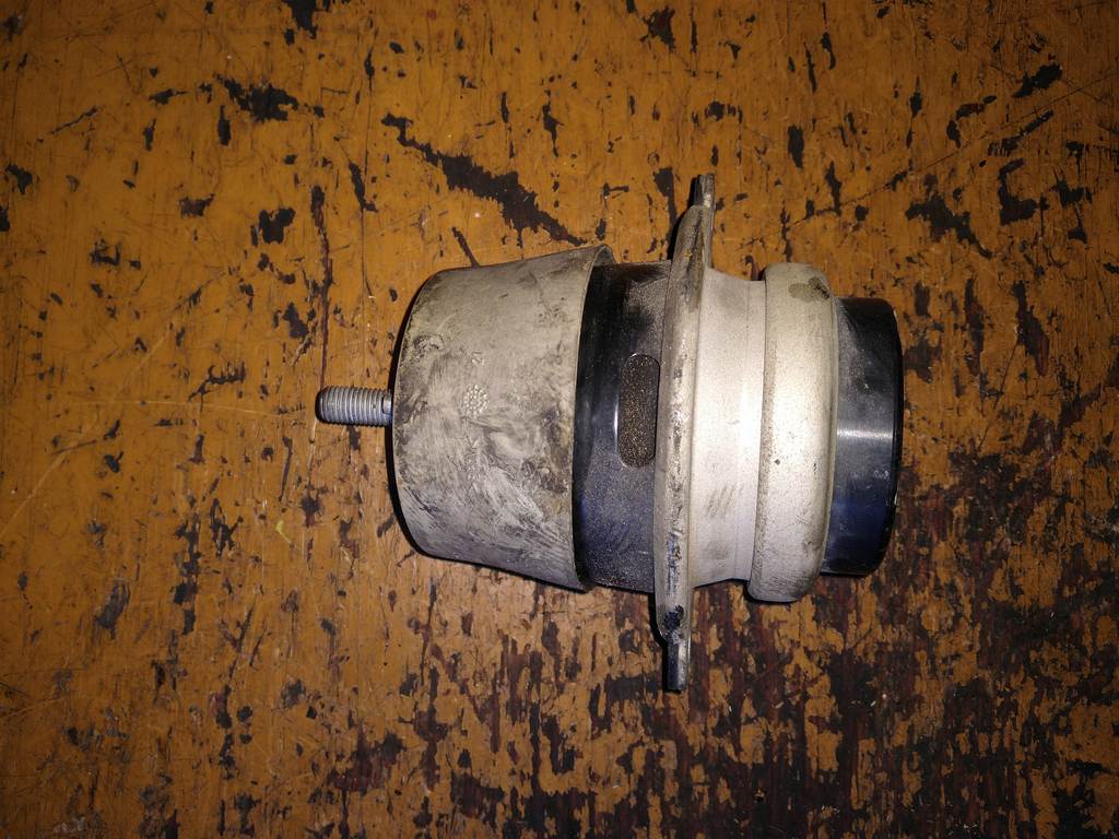 TOUAREG 7L7 ПОДУШКА ДВС 7L8.199.131.A Volkswagen Touareg 1