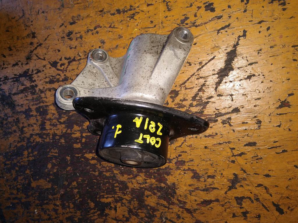 подушка двигателя Mitsubishi Colt 0