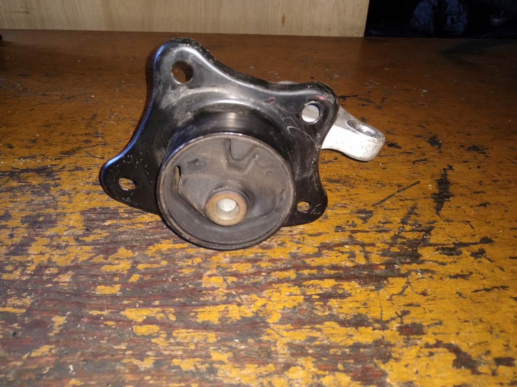 COLT Z21A ПОДУШКА ДВС 1 ЛЕВАЯ Mitsubishi Colt 1