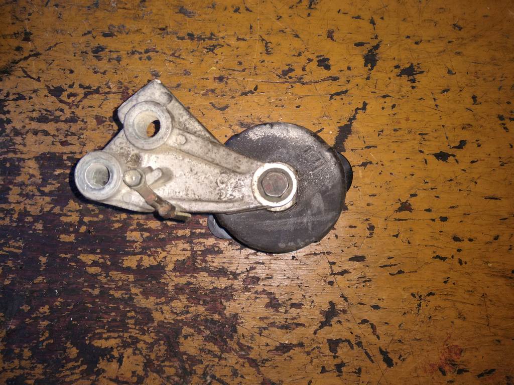 ELYSION RR1 ПОДУШКА ДВС 1 ПРАВАЯ Honda Elysion 1