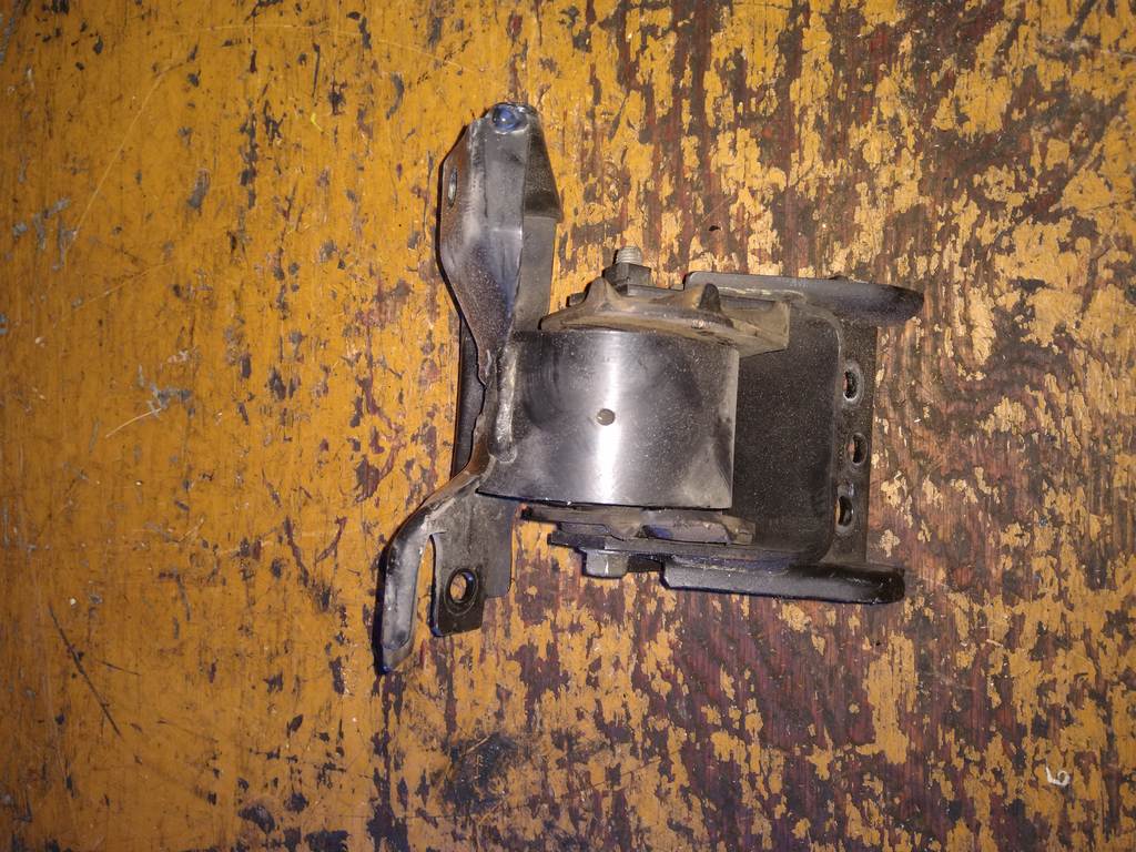 PALETTE SW MK21S ПОДУШКА ДВС 2 ПРАВАЯ Suzuki Palette 1