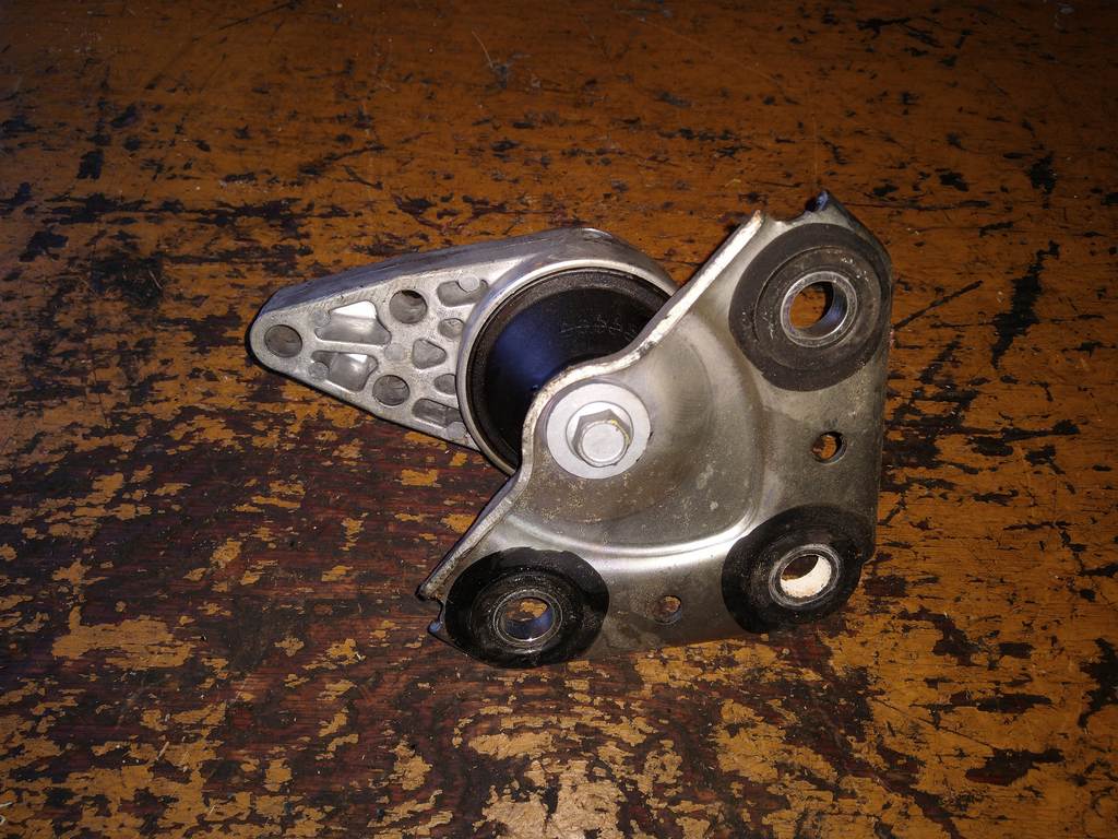 DEMIO DY3W ПОДУШКА ДВС ПРАВАЯ Mazda Demio 1