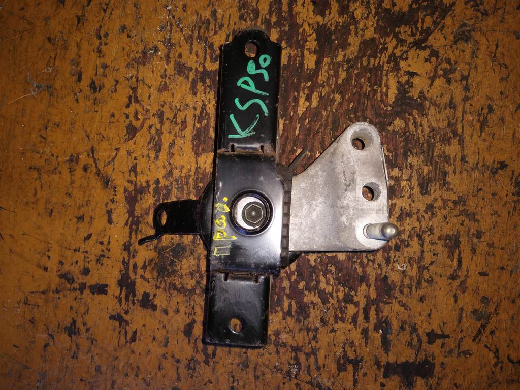 подушка двигателя Toyota Vitz 0
