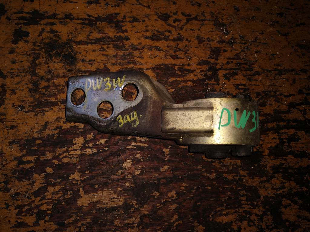 подушка двигателя Mazda Demio 0