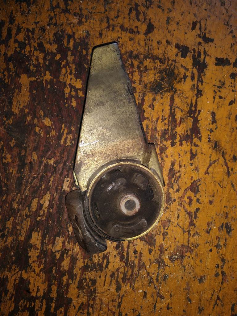 DEMIO DW3W ПОДУШКА ДВС ЗАДНЯЯ Mazda Demio 1