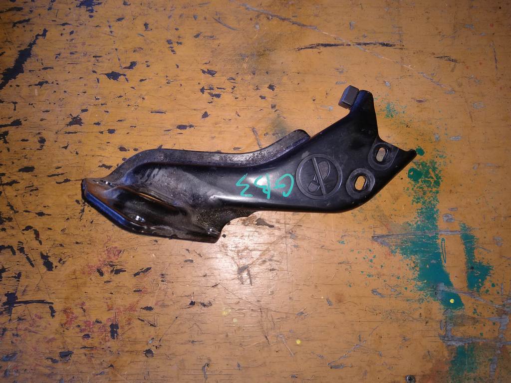 кронштейн боковой двери Honda Freed 0