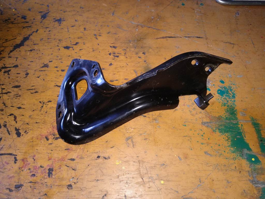 FREED GB3 КРОНШТЕЙН БОКОВОЙ ДВЕРИ Honda Freed 1