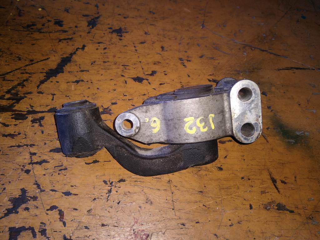 подушка двигателя Nissan Teana 0