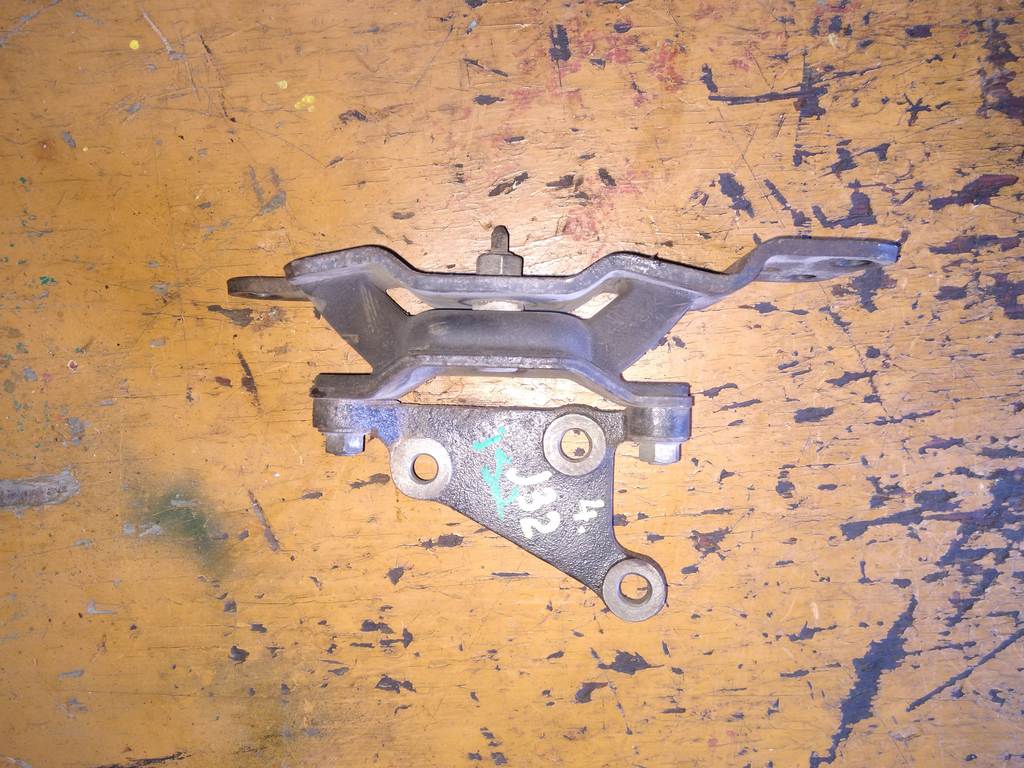 подушка двигателя Nissan Teana 0