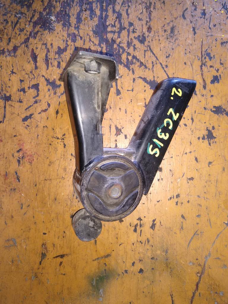 подушка двигателя Suzuki Swift 0