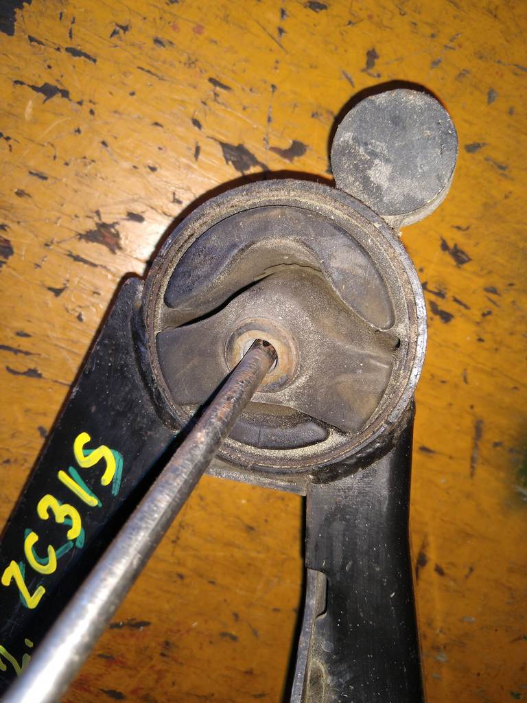 SWIFT ZC31S ПОДУШКА ДВС ЗАДНЯЯ Suzuki Swift 1