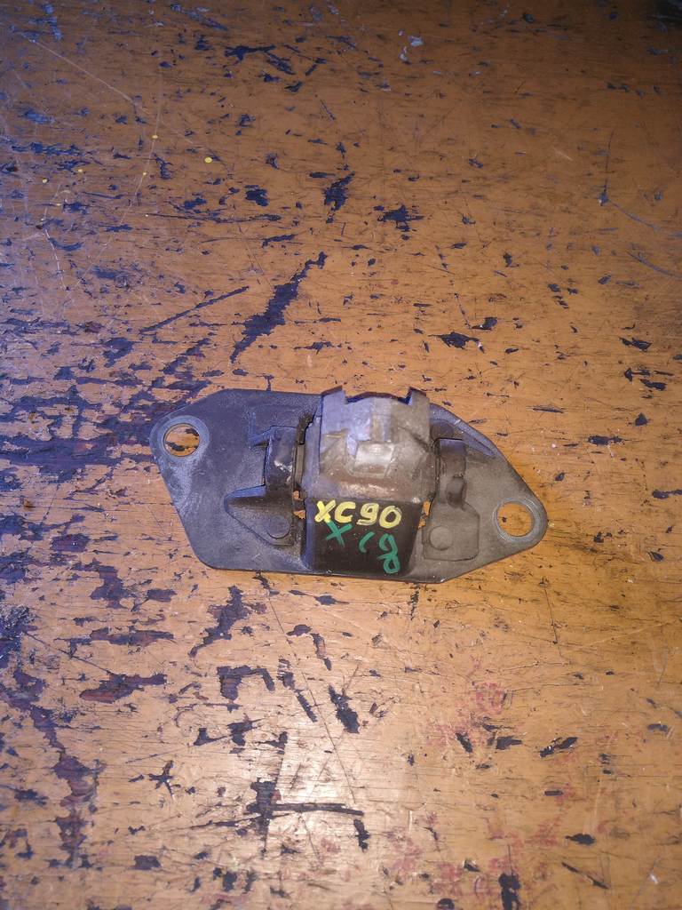 подушка двигателя Volvo XC90 0