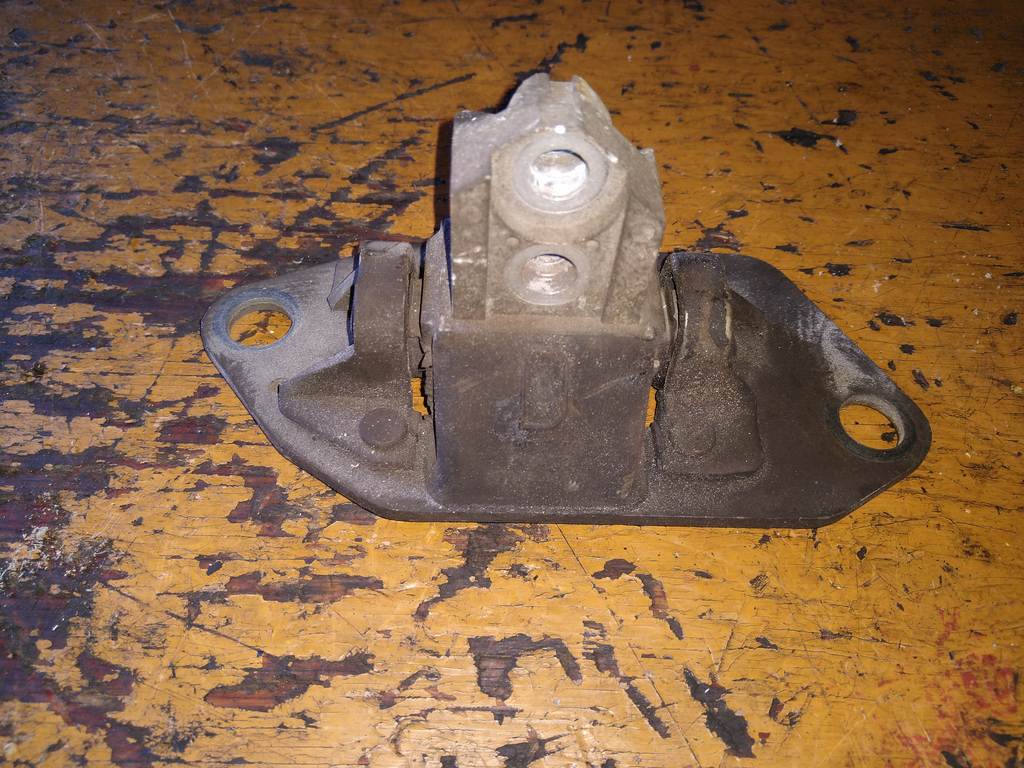 VOLVO XC90 C_59 ПОДУШКА ДВС ПРАВАЯ Volvo XC90 1