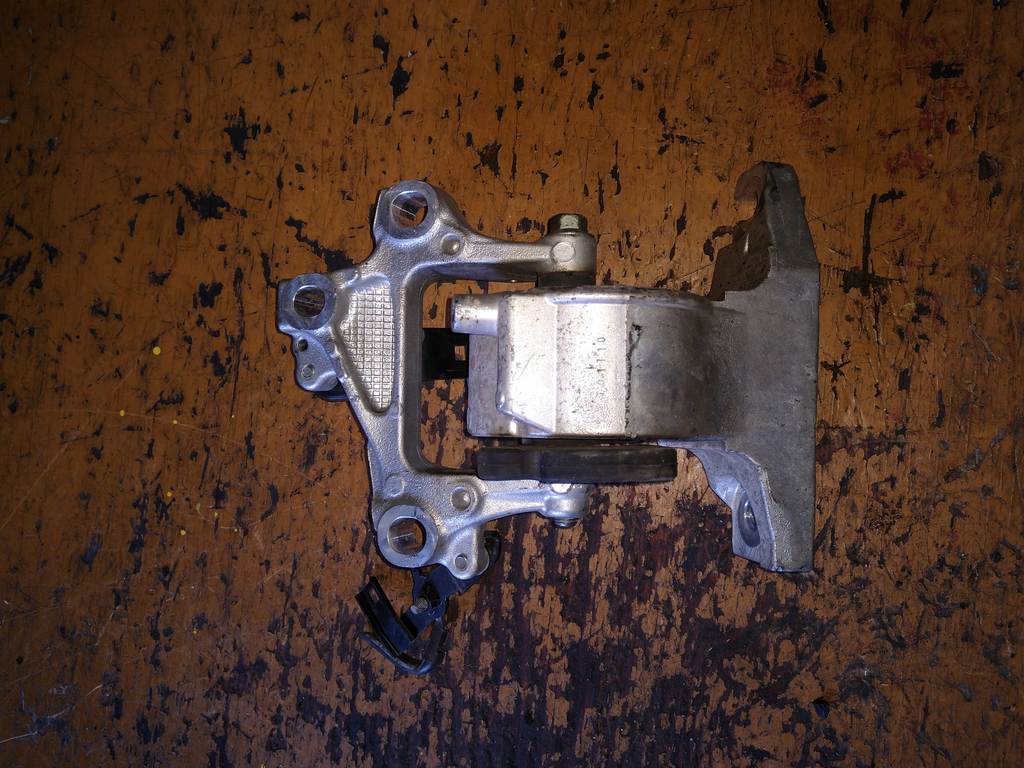 FIT GP1 ПОДУШКА АКПП Honda Fit 1