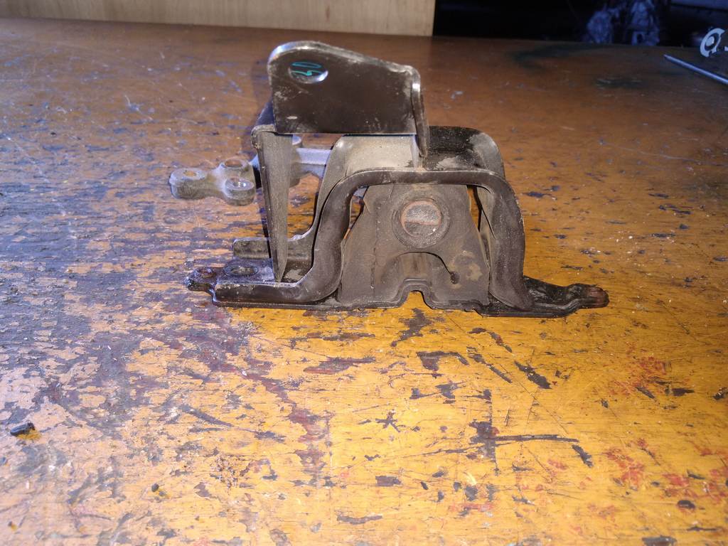 PASSO KGC30 ПОДУШКА АКПП Toyota Passo 1