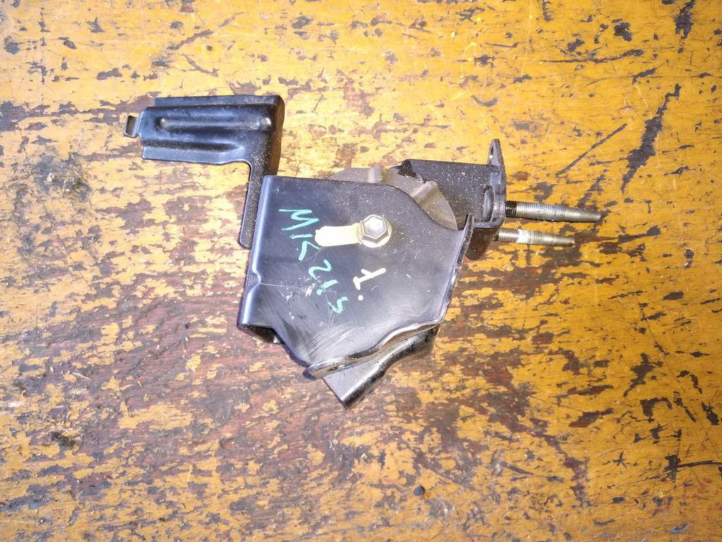 подушка двигателя Suzuki Palette 0