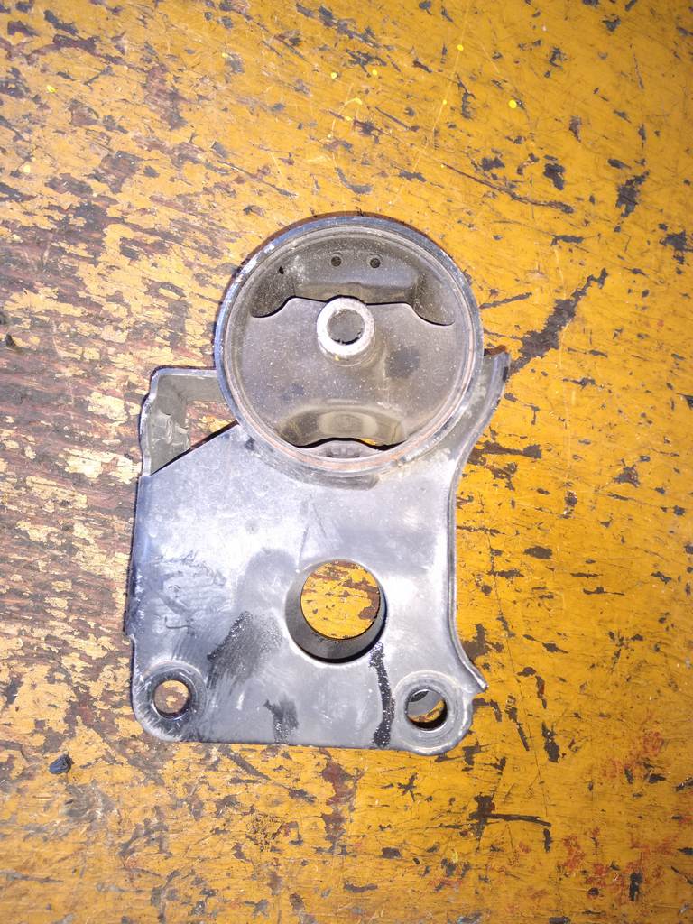 PRESAGE TU31 ПОДУШКА ДВС ЗАДНЯЯ 1 Nissan Presage 1