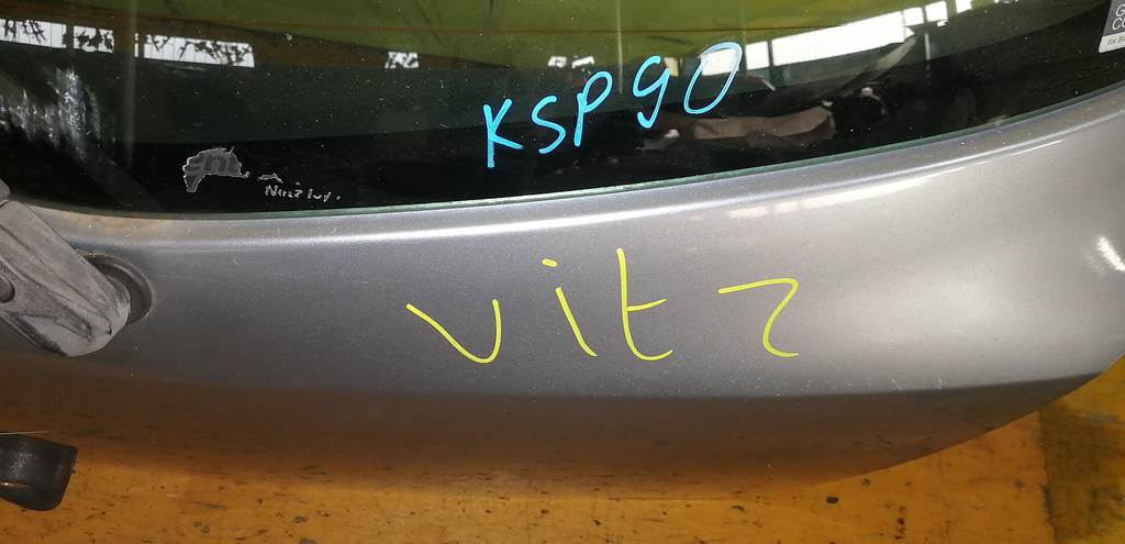 VITZ KSP90 ДВЕРЬ 5-Я Toyota Vitz 1