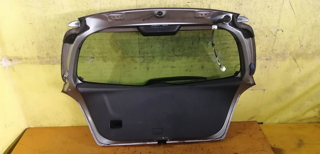 дверь 5-я Toyota Vitz 3