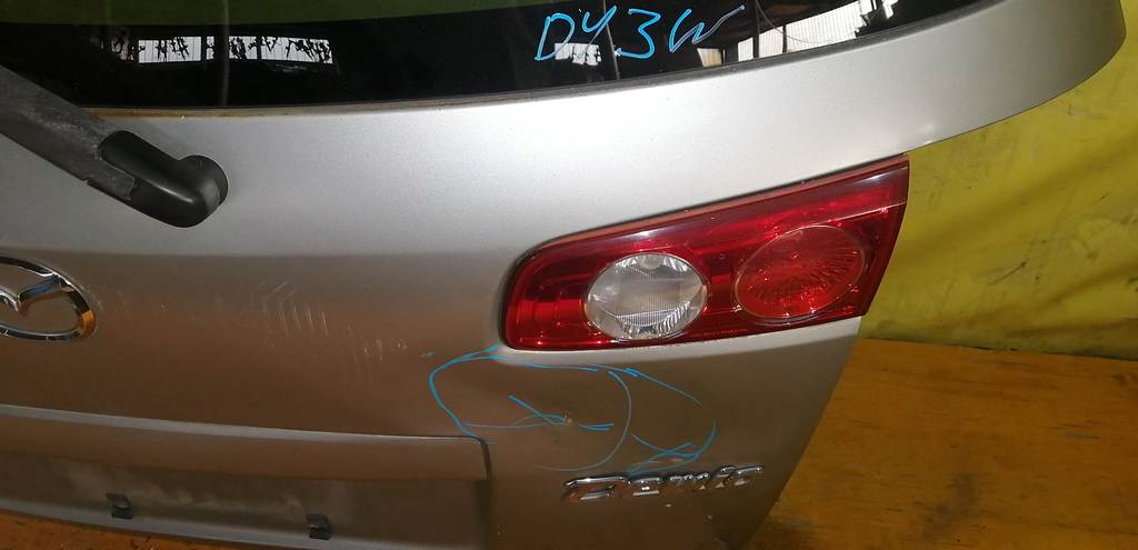 DEMIO DY5W ДВЕРЬ 5-Я, вмятина Mazda Demio 1