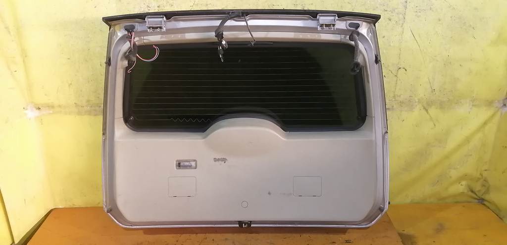 дверь 5-я Nissan Presage 3