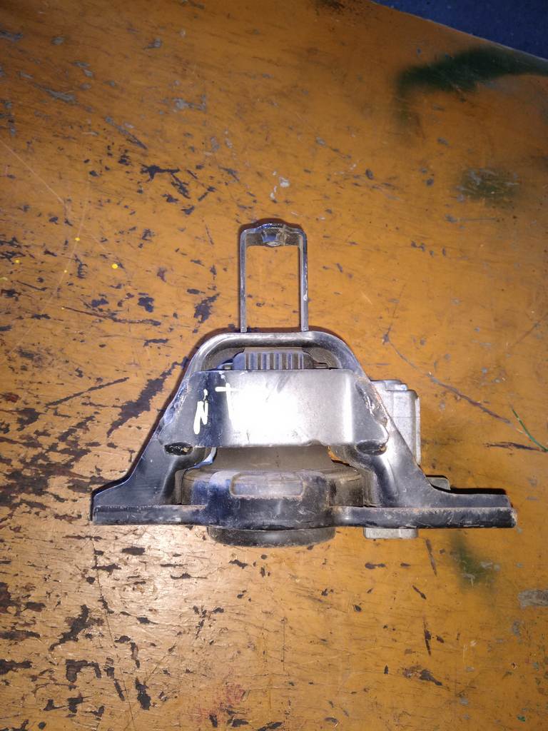 подушка двигателя Nissan X-Trail 0