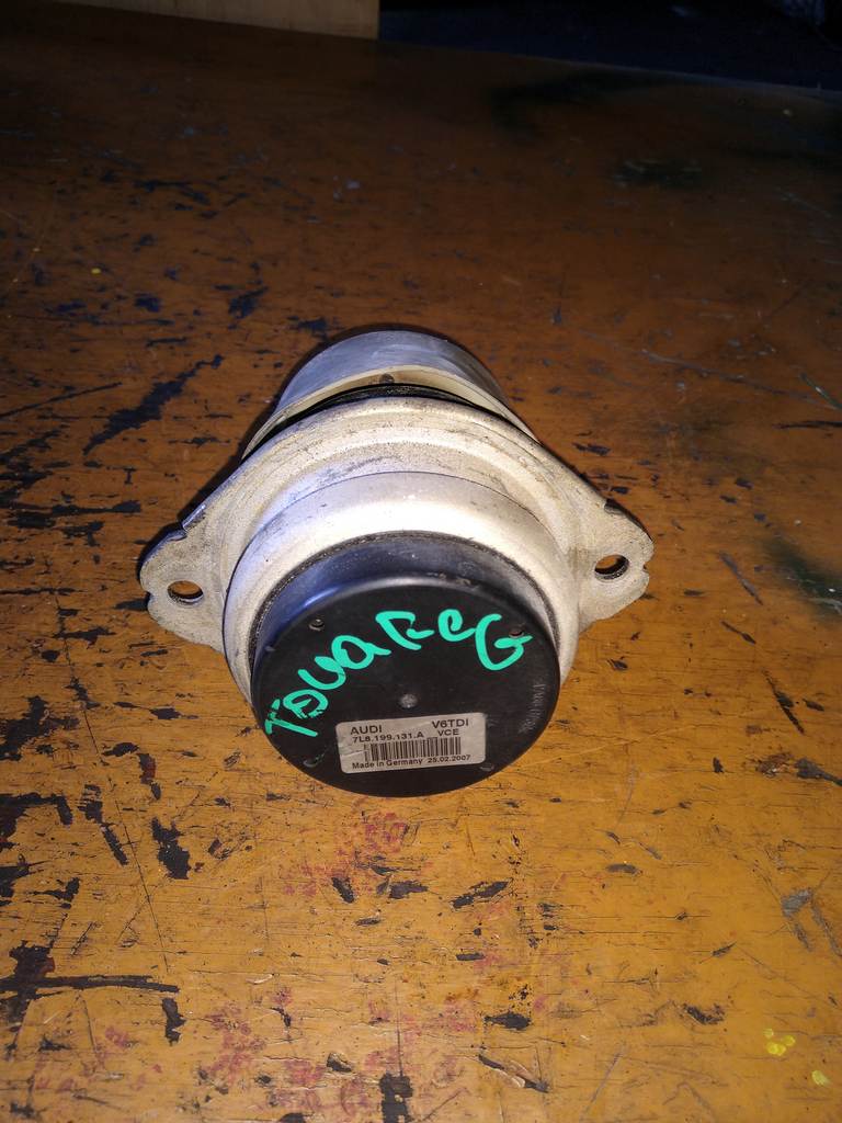 подушка двигателя Volkswagen Touareg 0