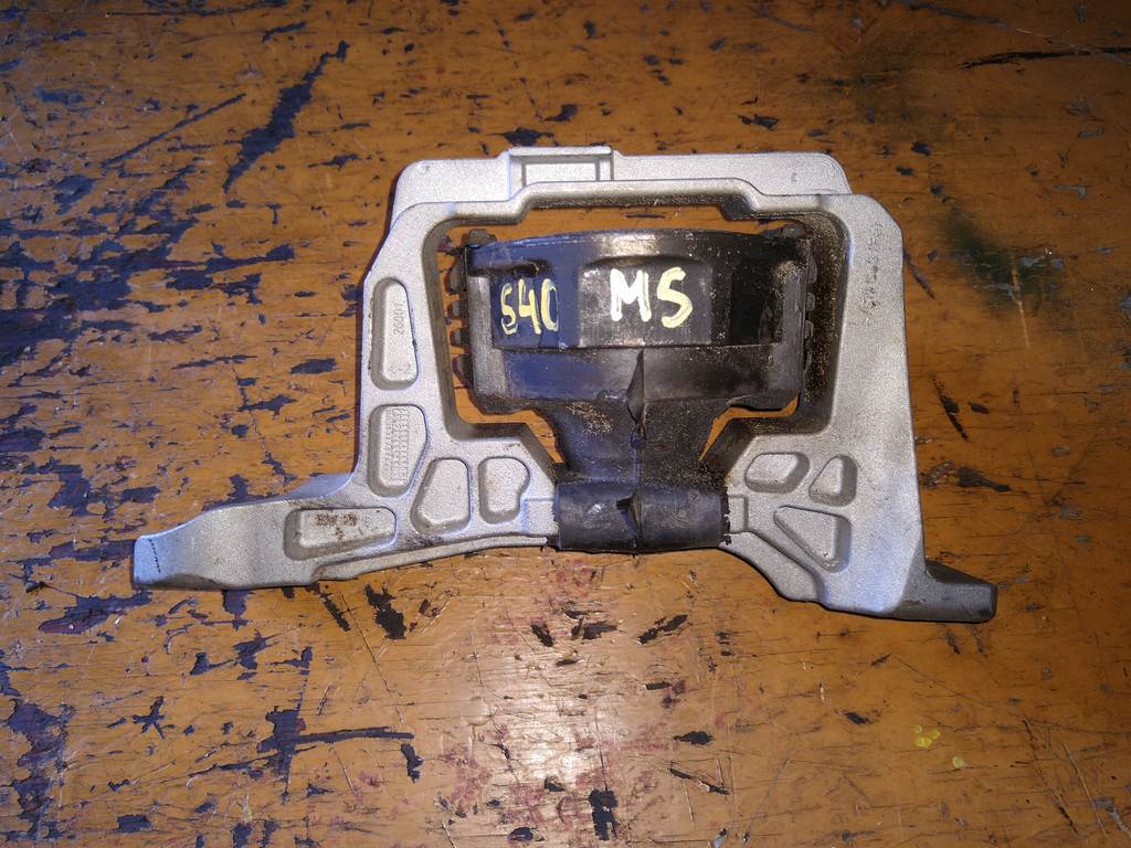 подушка двигателя Volvo S40 0