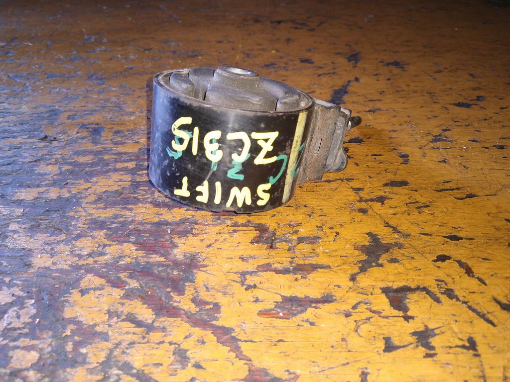 подушка двигателя Suzuki Swift 0