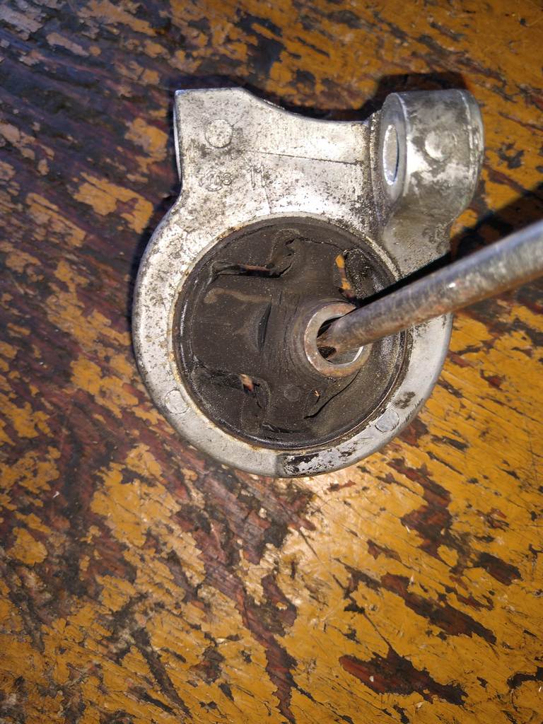 CUBE AZ10 ПОДУШКА ДВС ПРАВАЯ Nissan Cube 1