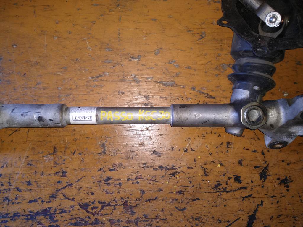 PASSO KGC30 РУЛЕВАЯ РЕЙКА, дефект пыльника Toyota Passo 1